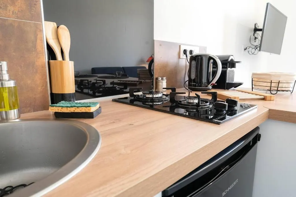 Nice 3 Centre-Ville Studio En Etage Refait A Neuf 0*,