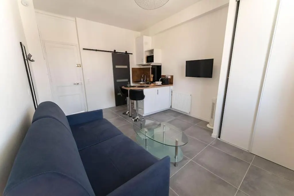 Nice 3 Centre-Ville Studio En Etage Refait A Neuf