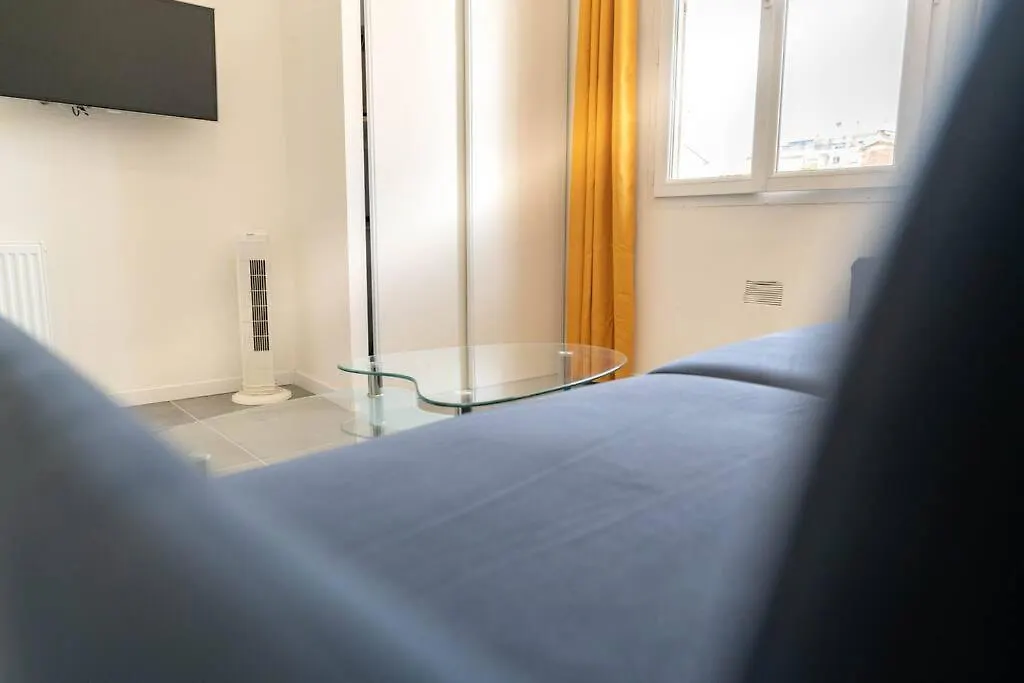 Nice 3 Centre-Ville Studio En Etage Refait A Neuf 0*,  France